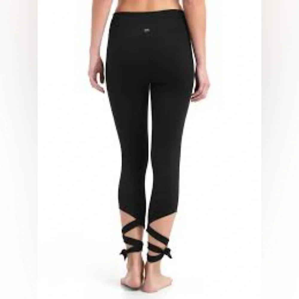 GapFit Blackout gFast high rise barre strap leggings petite large - Picture 4 of 13